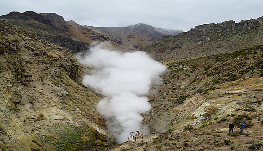 Hiking tours to geyser of Pinchollo