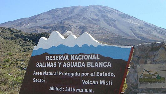 Trekking In The Reserva Nacional de Salinas y Aguada Blanca