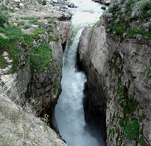 Tour to see the waterfall of Sipia in Cotahuasi canyon